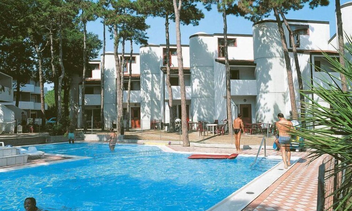 Lignano Pineta House | Terraced house with communal pool