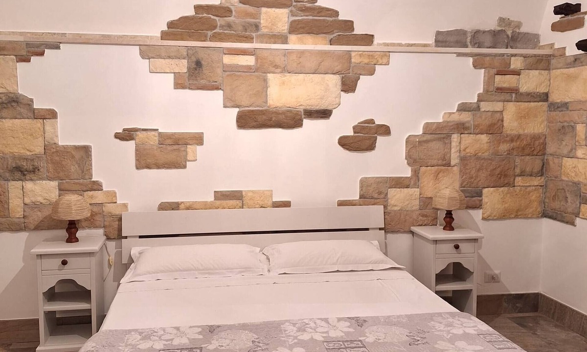 Piazza-Tralia-Pendolo Apartment | The Alba & Tramonto cellar