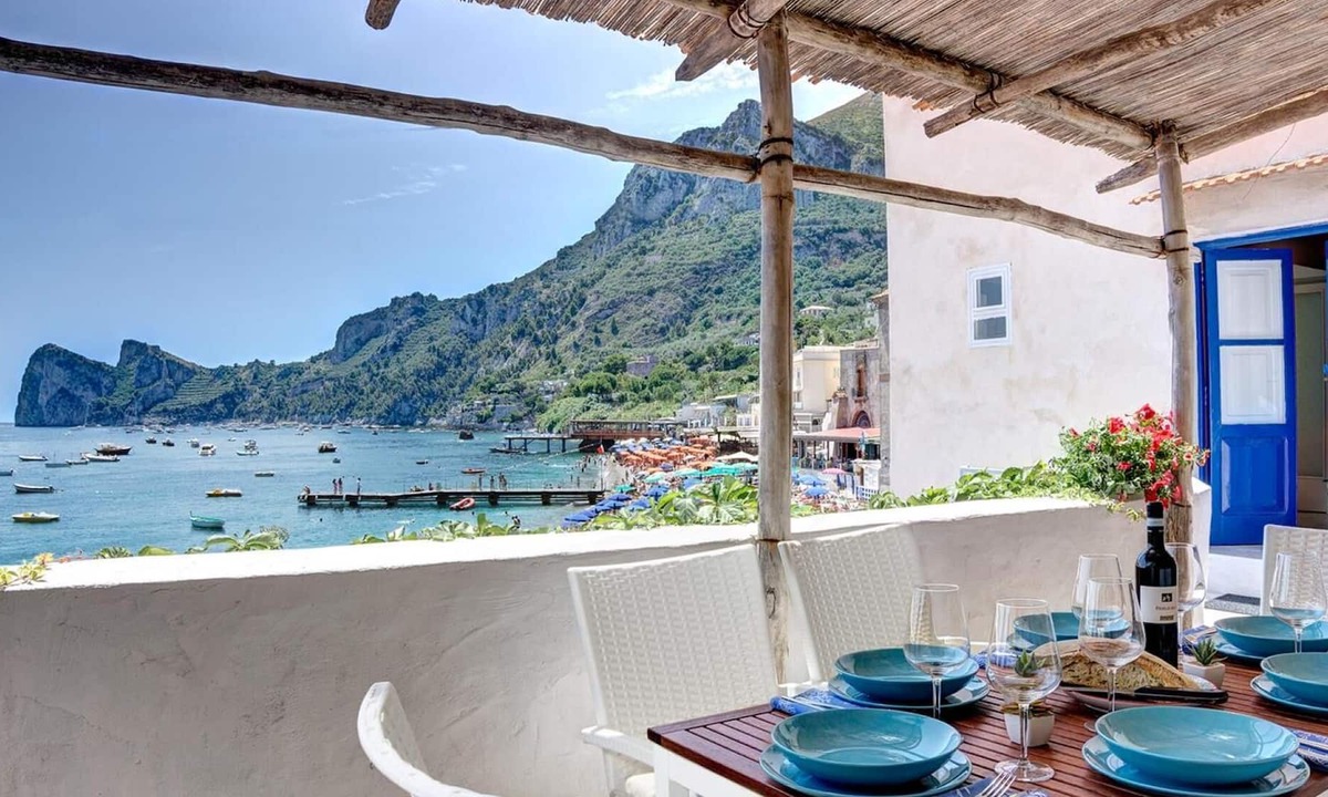 Marina del Cantone Apartment | The Fisherman’s Suite – Steps from the beach
