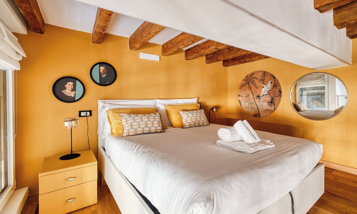 Porta Genova Apartment | The Yellow; Luxury Loft in the center of Milan