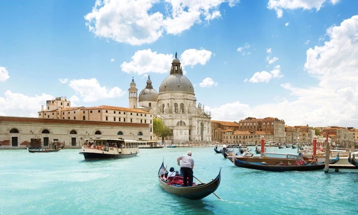 Cannaregio Apartment | Timeless Elegance in the heart of Rialto, Ghetto & Local Bacari