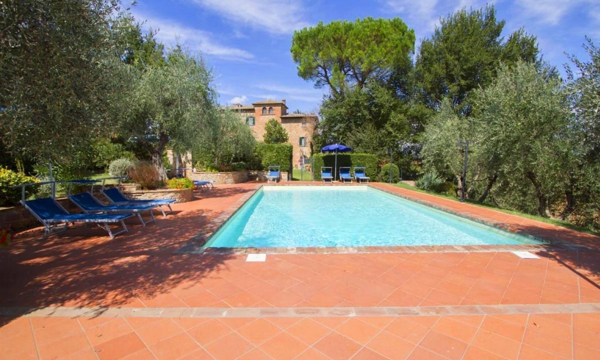 Pozzo Villa | Typical villa with private swimming pool and large park. Perfect for large groups and family reaunio