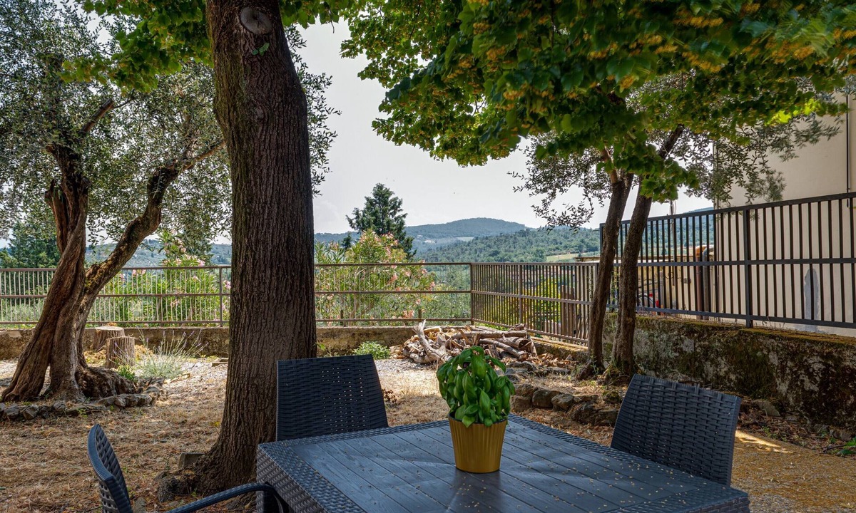 Lastra a Signa Apartment | 'Ulivo Suite with Garden' Room with Mountain View, Wi-Fi, and Air Conditioning