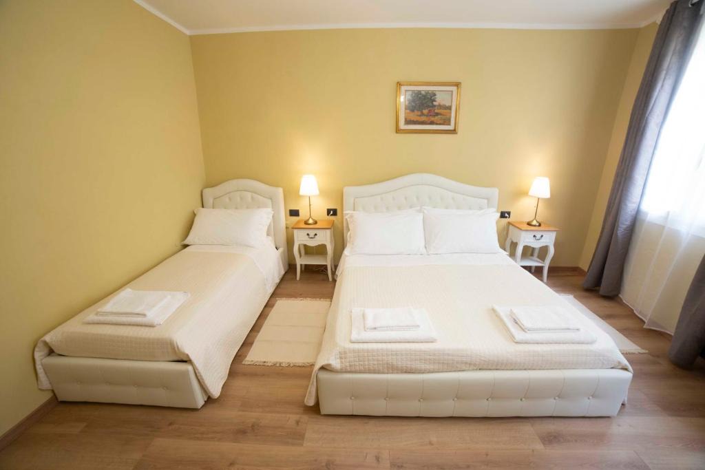 Oltrarno Apartment | Valia Florence Pitti 3