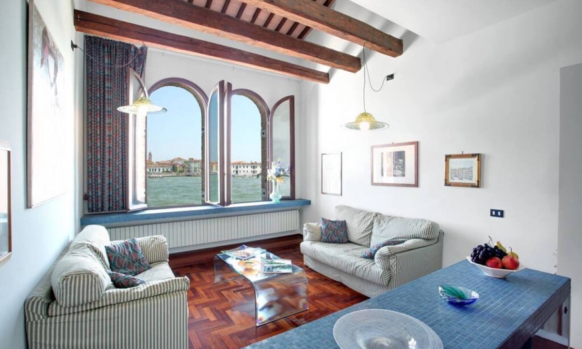 Molina Apartment | Venice, Giudecca, comfortable apartment for 5 with a magnificent view of the can