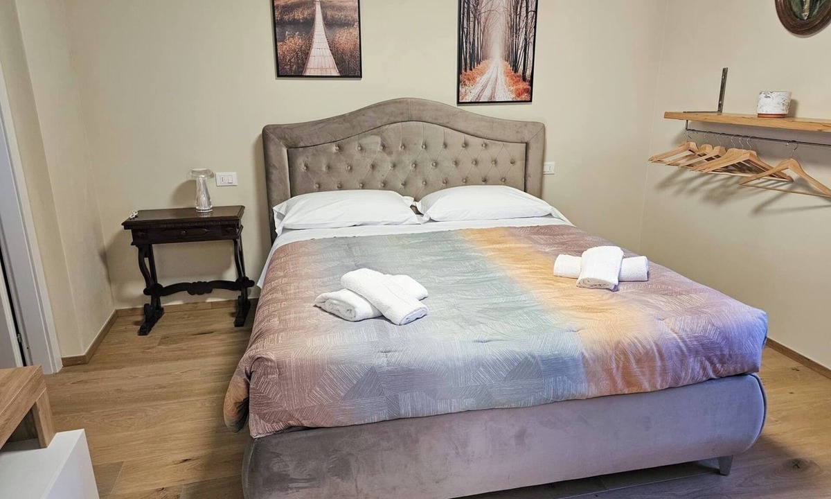 Capo di Ponte House | VICOLO STORICO Room - Grandfather Angelo's HOUSE