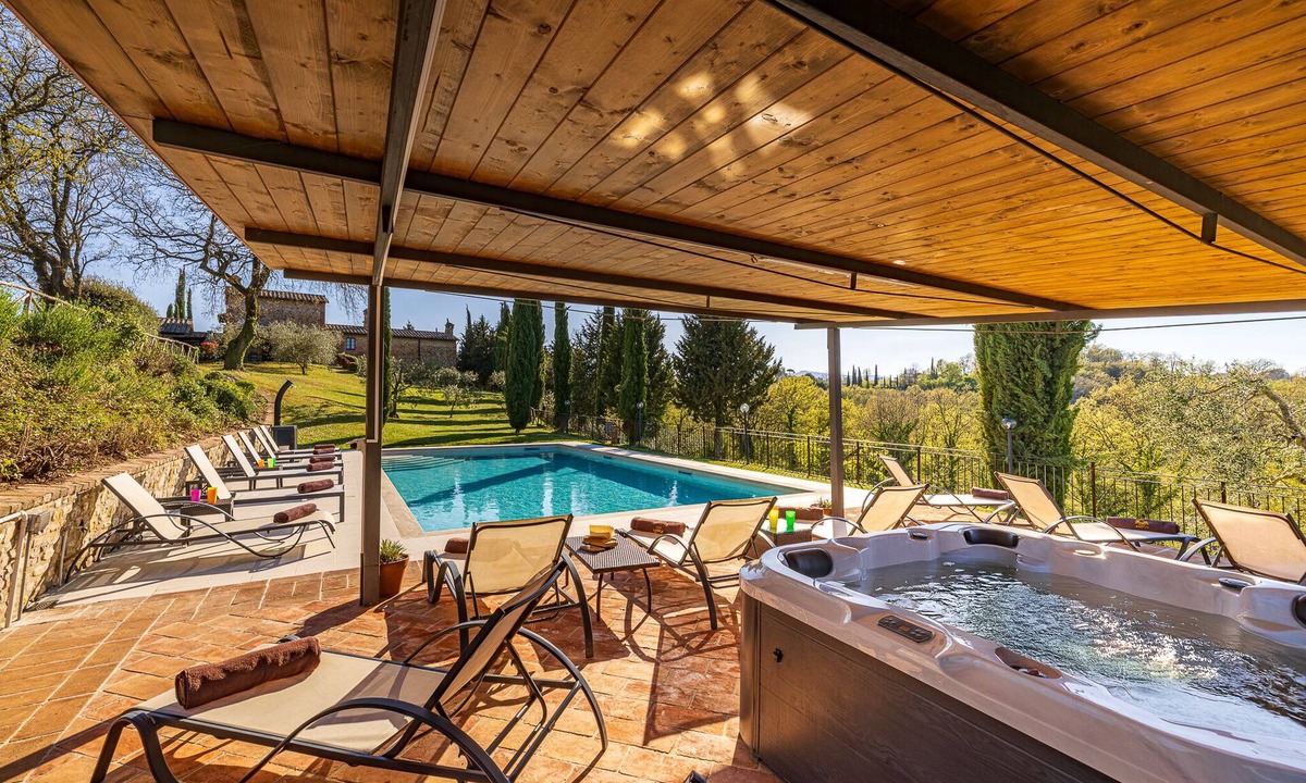 Citta della Pieve Villa | Villa Baiocco Umbrian Farmhouse Private Heated Pool Walking distance to town