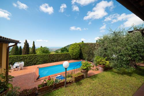 Corsanico-Bargecchia House | Villa Belvedere Mare e Ulivi by Nicola Real Estate