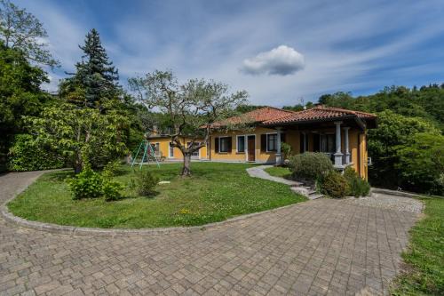 Albate Apartment | Villa Canturina - Private apartment in a villa with exclusive garden and free parking