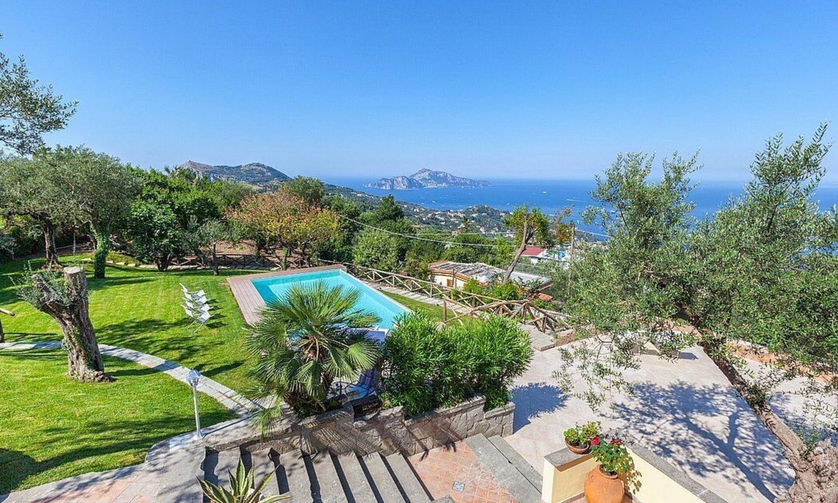 Sant'Agata sui Due Golfi Villa | Villa Caprisa: An elegant and welcoming two-story villa located on a hillside, facing the sea, with Free WI-FI.