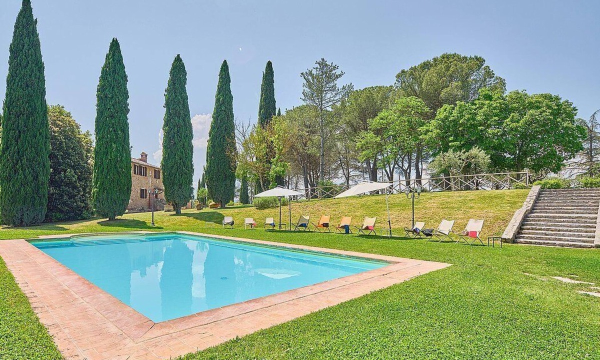 Agello Villa | Villa Cataldo: A characteristic and welcoming three-story ancient house situated a few miles from the shores of Lake Trasimeno, with Free WI-FI.