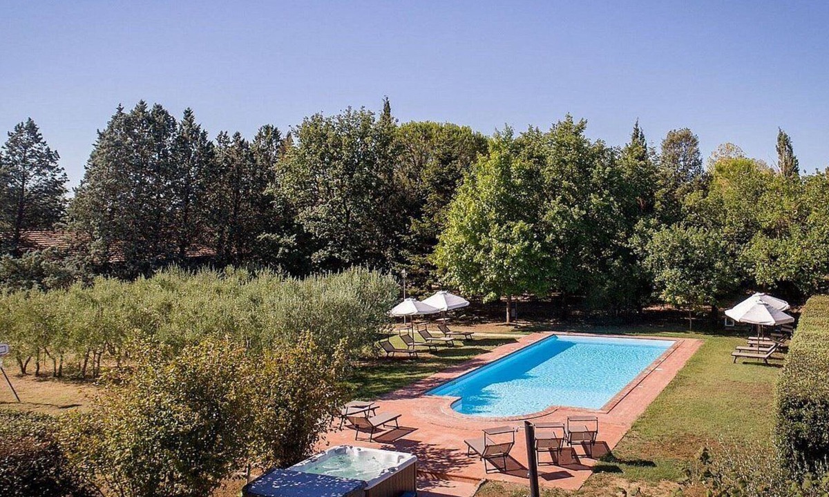Ferretto Villa | Villa Coraline: A characteristic and welcoming two-story age-old farm house made of stone and situated a few miles from the shores of Lake Trasimeno, with Free WI-FI.