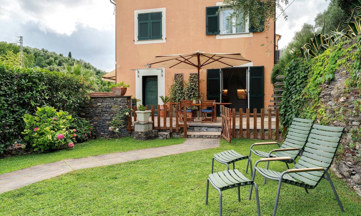 Rezza House | Villa 'Due Ulivi' with Private Terrace, Private Garden and Wi-Fi