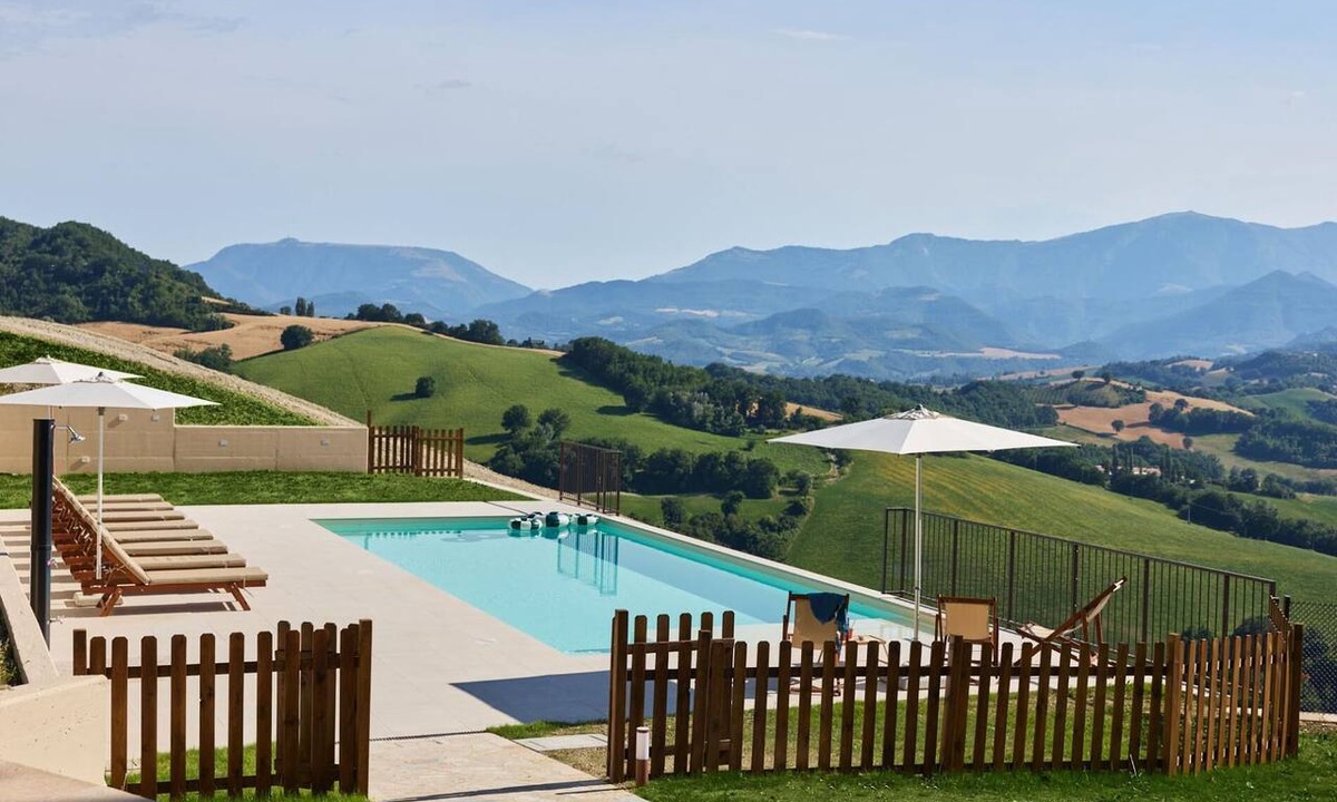 Fermignano Villa | Villa Esther, 7 bedrooms, pool, A/C, EV charger, pet friendly, Marche
