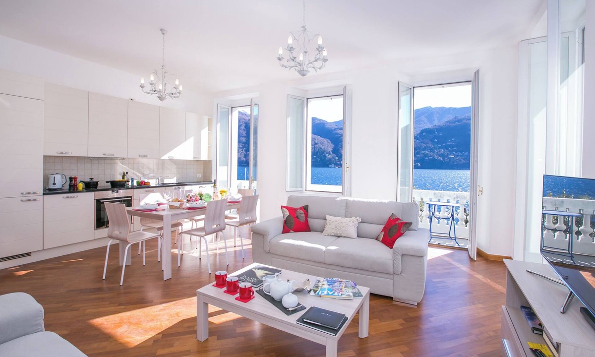 Carate Urio Villa | Villa Larius Balcone
