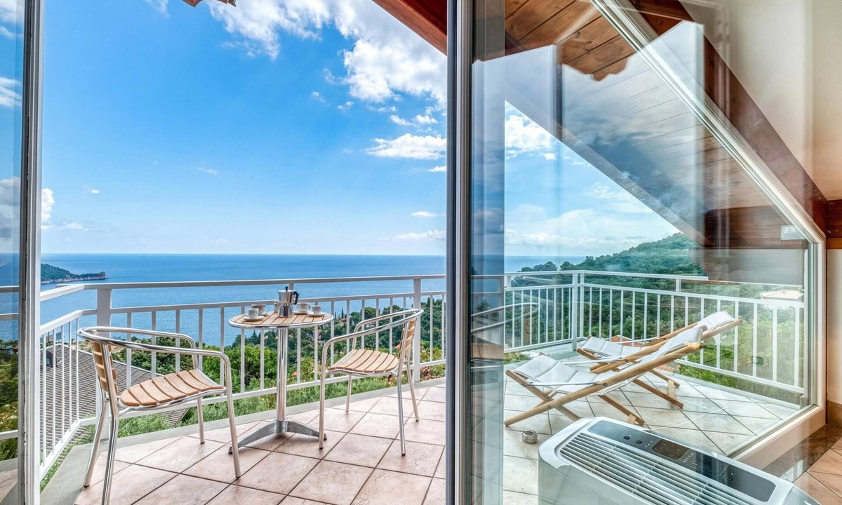 Vigo-Peirano Villa | Villa Luce del Sol with Pool - S, Alassio, Italy