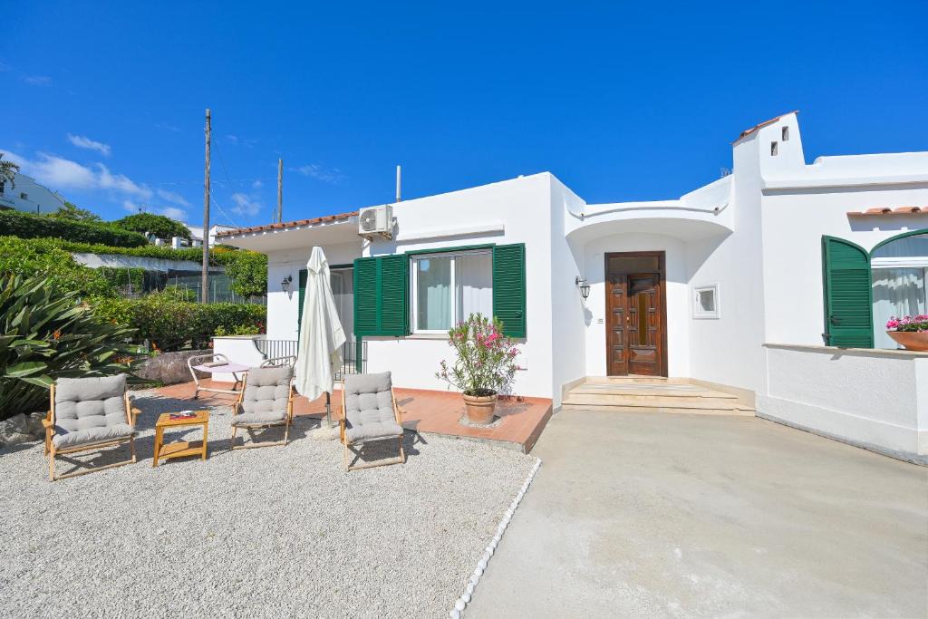 Ischia Ponte Villa | Villa Maddalena a Ischia, Piscina, Giardino Attrezzato, Terrazzi e Parcheggio privato