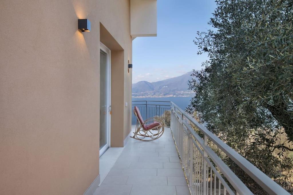 Albisano Apartment | Villa Malù - APT Mara - Piscina e vista lago