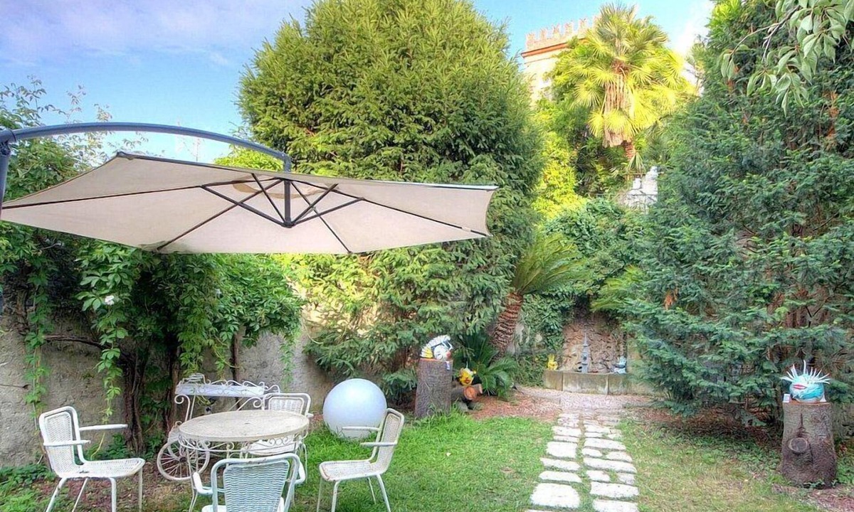 Finalborgo House | Villa Malvina A: A welcoming studio apartment that is part of an ancient historic building, with Free WI-FI.