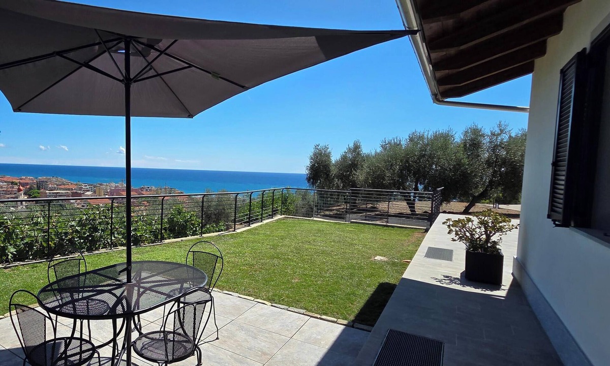 San Bartolomeo al Mare Villa | Villa Pineta della Rovere BluMare, unique views and the clear sea just minutes away