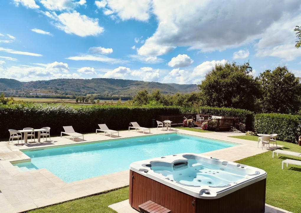 Lucignano Villa | Villa Tuscan Prestige 25 ospiti Piscina Jacuzzi
