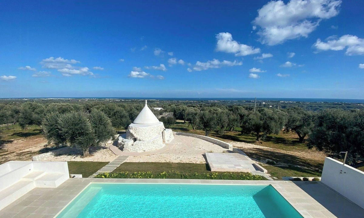 Carovigno House | Villa with trullo and sea view near Ostuni