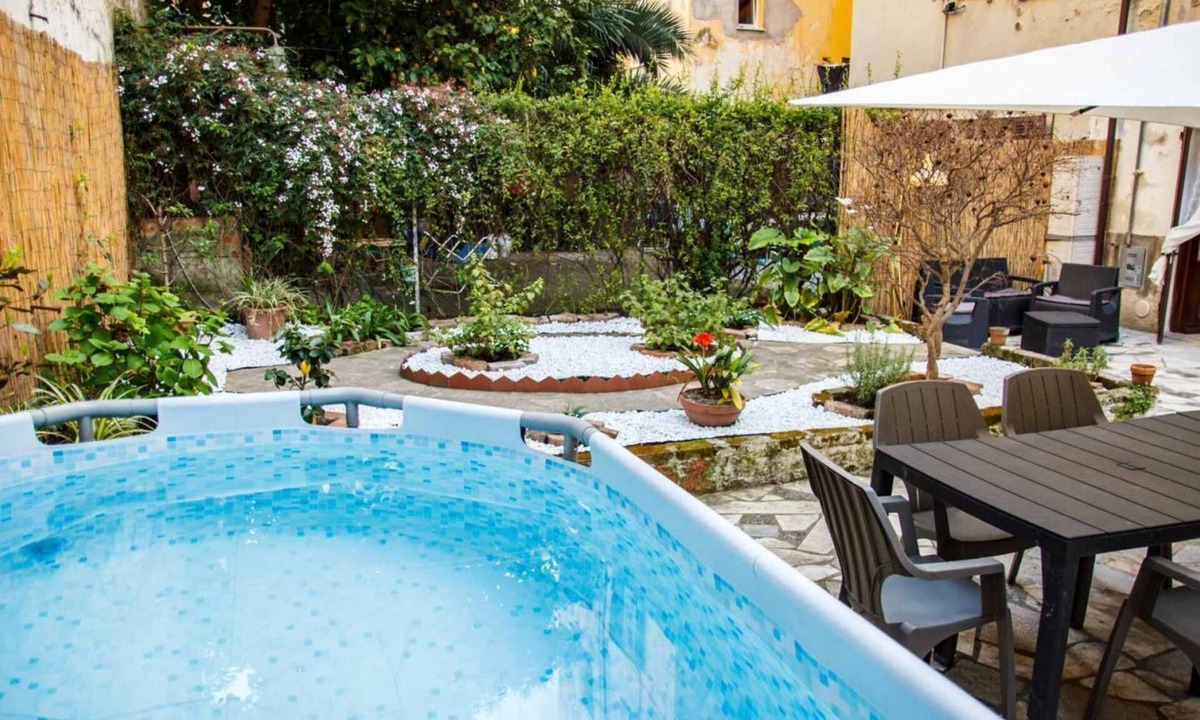 La Spezia Historic Centre Apartment | Welcome to Il Giardino di Bryan, a peaceful oasis in the heart of La Spezia, perfect for those who want to enjoy the city while relaxing in a green and quiet environment.The house enjoys a strategic location, just 5 minutes’ walk from the train station