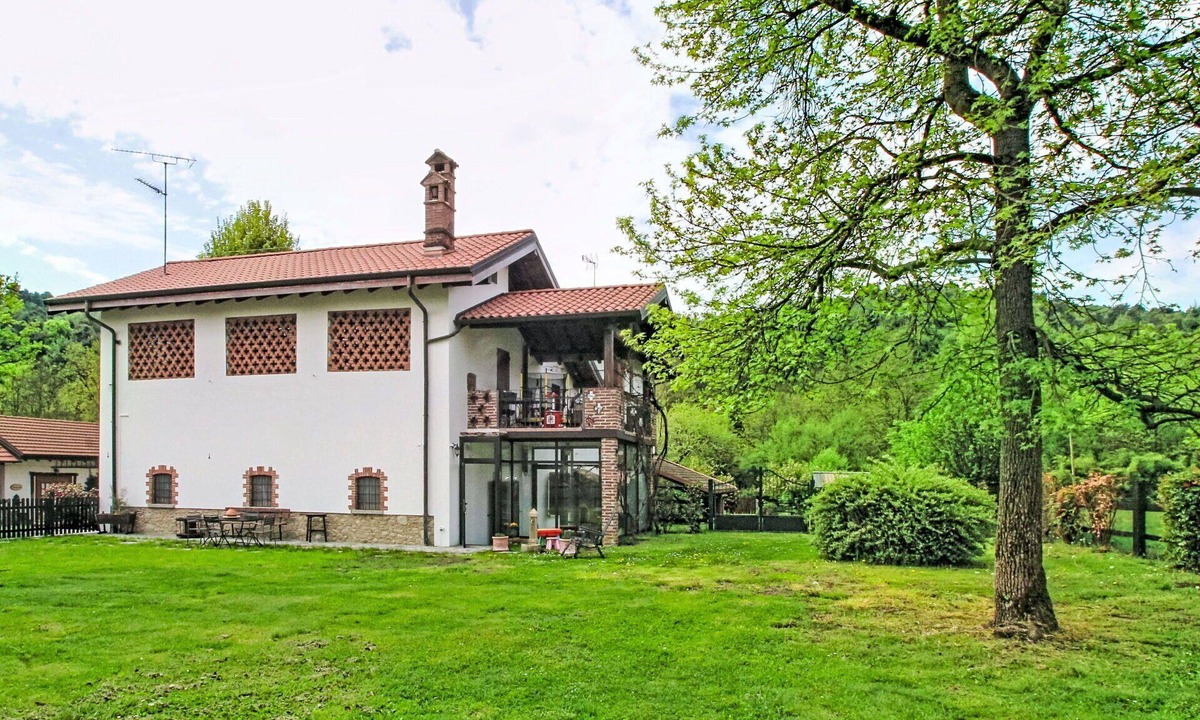 Comignago Villa | Wonderful villa for 5 people with WIFI, TV and patio