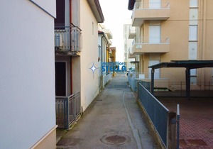Baraziol /[park + beach place]