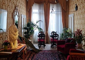 Friendly Venice Suites