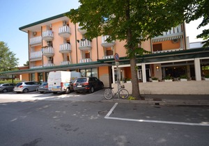 Studio with air conditioning and balcony