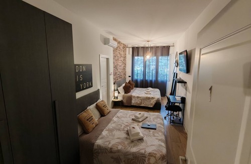 Gallarate Bed & Breakfast | 1)Room with private bathroom, 8 minutes from Milan Malpensa Airport.