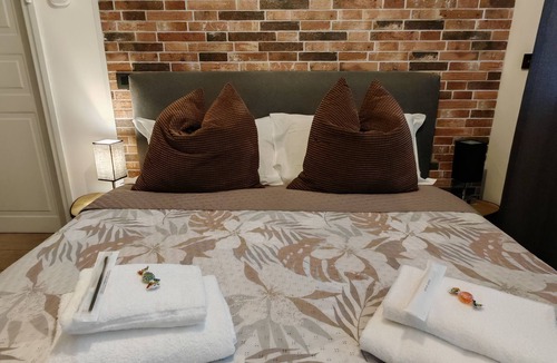 Gallarate Bed & Breakfast | 1)Room with private bathroom, 8 minutes from Milan Malpensa Airport.