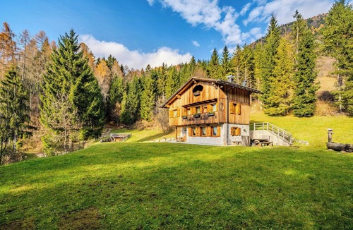 Valle di Cadore House | 18th-century barn close to Camaiore's lake