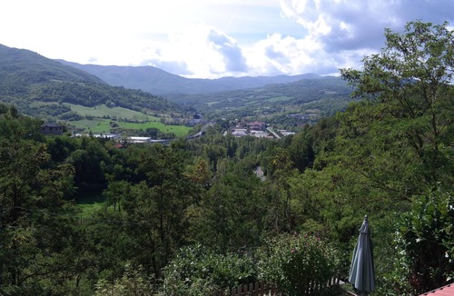 Borgo Val di Taro Apartment | 2 Bed Flat - Pets - Pool - Garden - Parking