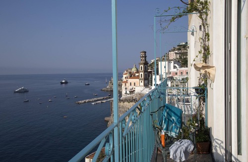 Castiglione Apartment | 2 Bed Flat - Sleeps 4 - Parking - Wifi