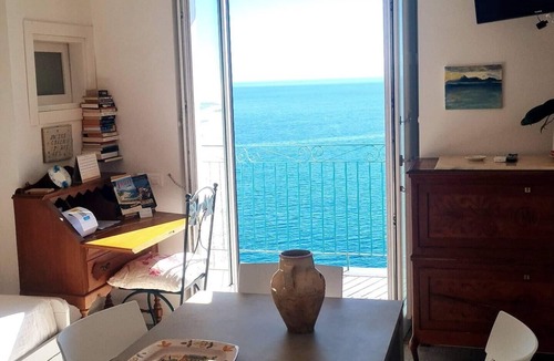 Castiglione Apartment | 2 Bed Flat - Sleeps 4 - Parking - Wifi