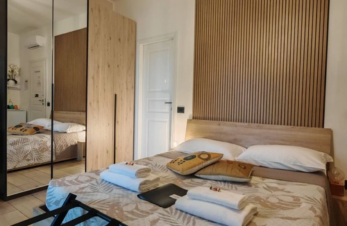 Gallarate Bed & Breakfast | 3) Double room with private bathroom 8 minutes from Milan Malpensa Airport.