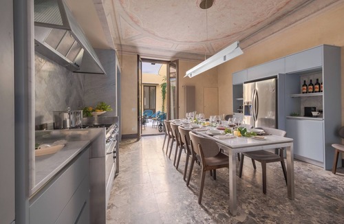 Santa Croce Apartment | 4BR Luxury Palazzo Superb Kitchen Patio Prime Location Santa Croce
