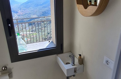 Dolceacqua House | A beautiful house, a private pool and a view to dream of