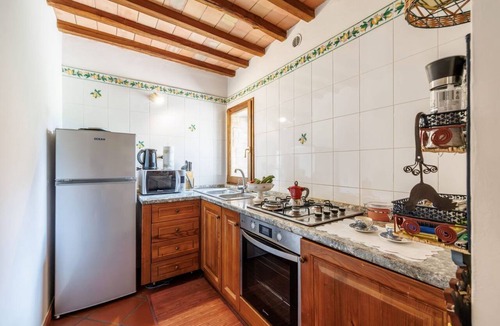 Castelnuovo Berardenga Apartment | A spacious 120 sqm apartment, ideal for six guests, situated within a charming estate in the Chianti hills in a peaceful setting along a traffic-free road. Guests have access to a private garden with a furnished patio - perfect for enjoying the outdoors