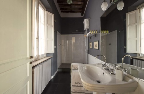 Lucca Historical Center Bed & Breakfast | Al Porto di Lucca B&B