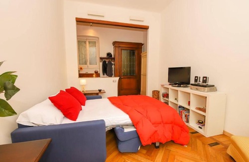 San Vincenzo Apartment | ALTIDO Apt for 3 with Rooftop Balcony and Lovely CityView