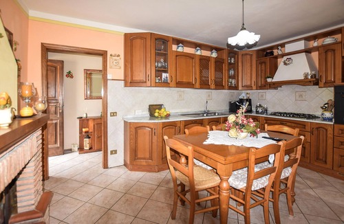 Fabbriche di Vallico House | Amazing home in Fabbriche di Vallico with WiFi