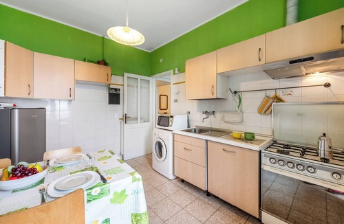 Cavi Apartment | Amiadò Apartment with Sea View Balcony, Lavagna, Italy