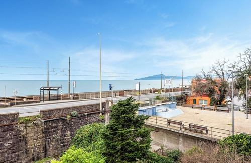 Cavi Apartment | Amiadò Apartment with Sea View Balcony, Lavagna, Italy