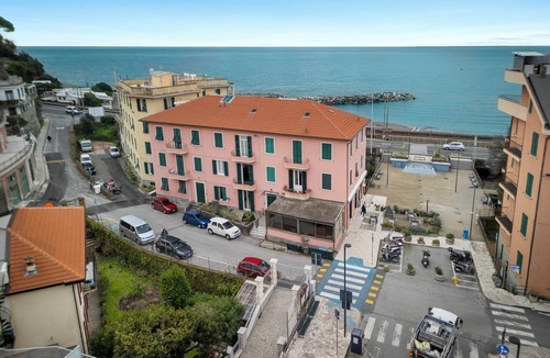Cavi Apartment | Amiadò Apartment with Sea View Balcony, Lavagna, Italy