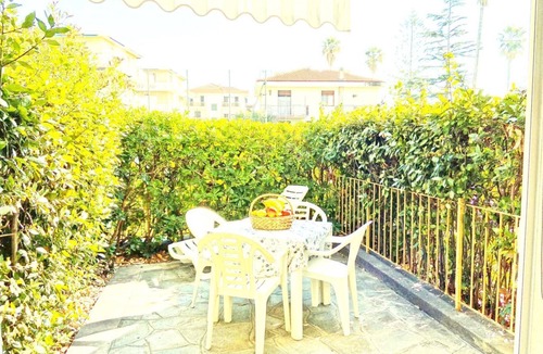 Santo Stefano al Mare Apartment | APARTMENT 50 meters from the SEA with private garden