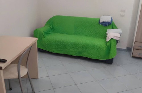 Ischia Ponte Apartment | Apartment '3 Vista Giardino' with Shared Garden, Wi-Fi and Air Conditioning
