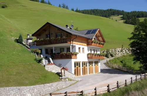 Longiaru Apartment | Apartment 'Agriturismo Grones' with Mountain View, Shared Terrace and Wi-Fi